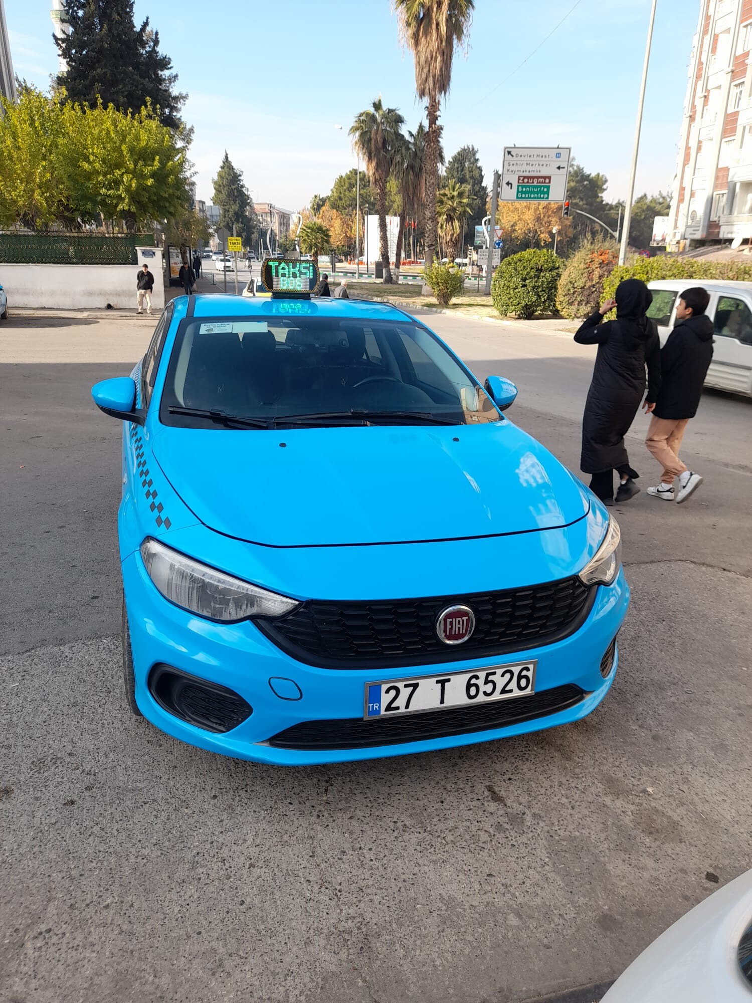 Nizip Taksi aracının yakından görünümü